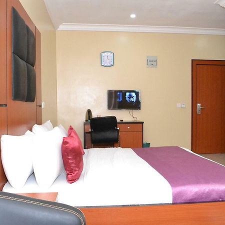 Limoh Suites Benin City Eksteriør bilde