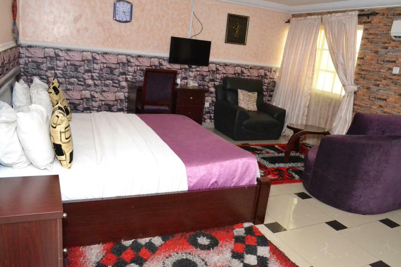 Limoh Suites Benin City Eksteriør bilde