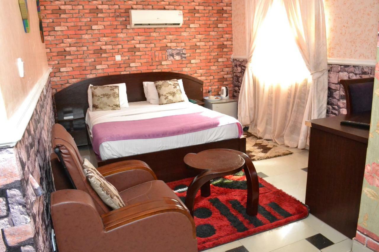 Limoh Suites Benin City Eksteriør bilde