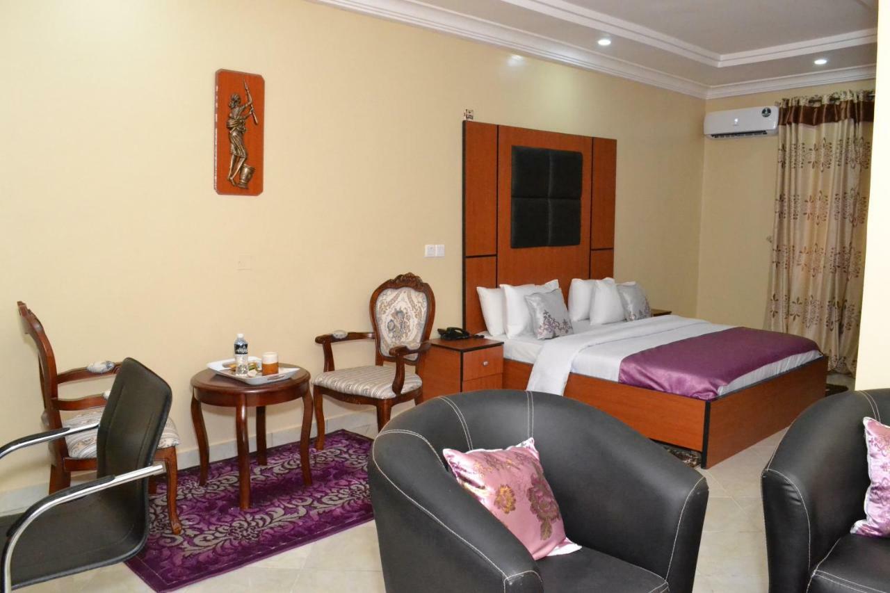 Limoh Suites Benin City Eksteriør bilde
