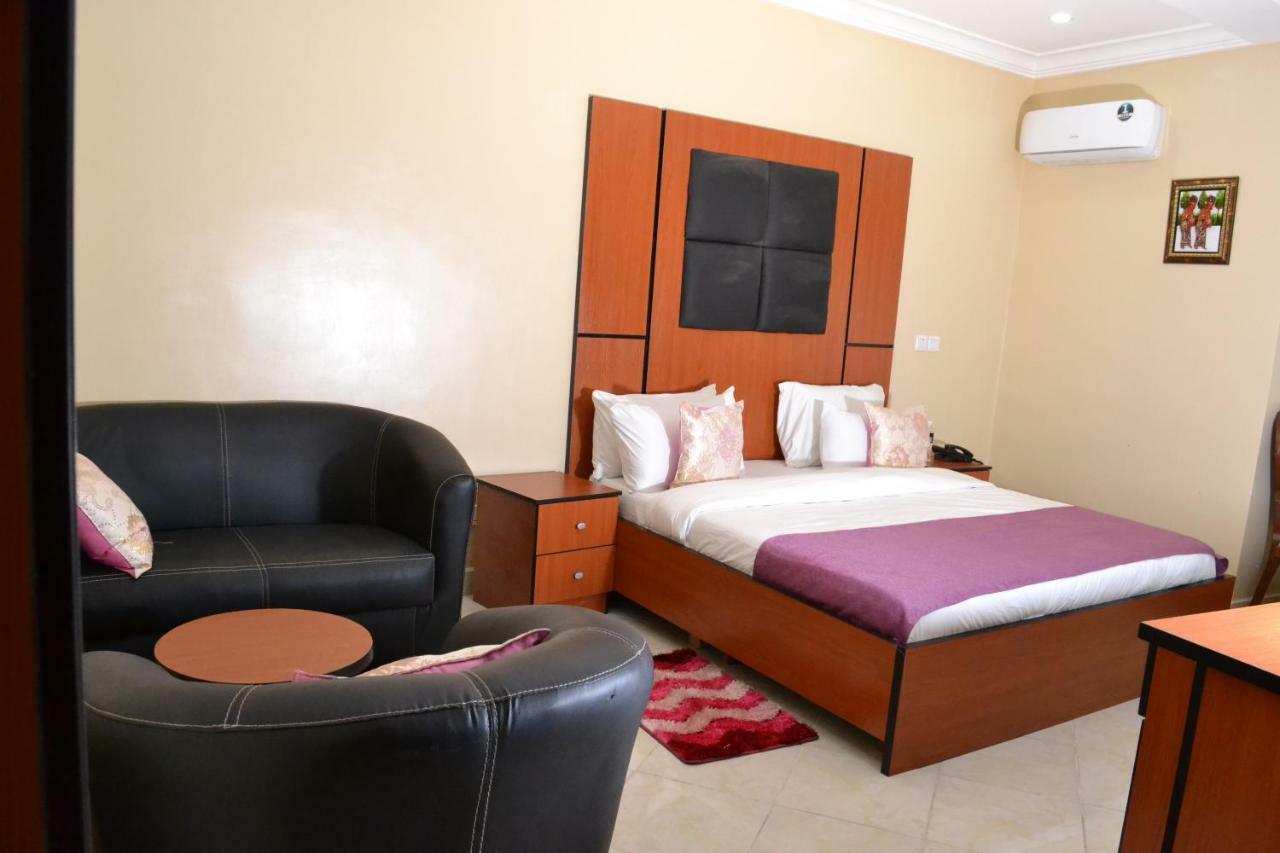 Limoh Suites Benin City Eksteriør bilde