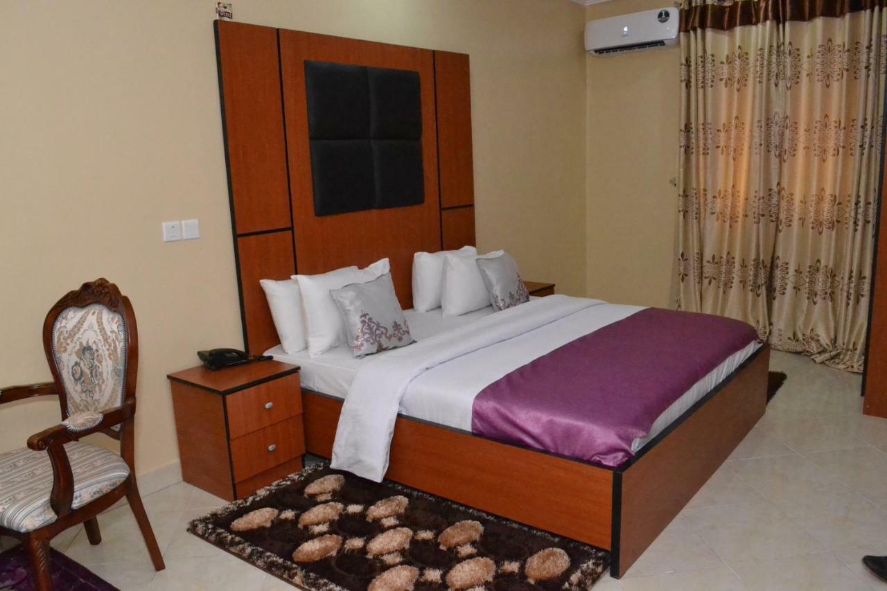 Limoh Suites Benin City Eksteriør bilde